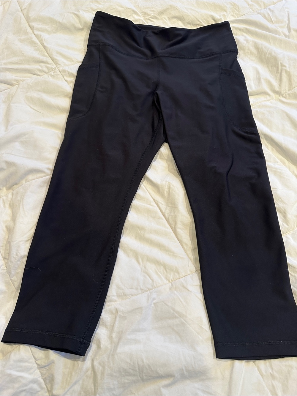 Women’s Black Active Capri Leggings with Side Pockets